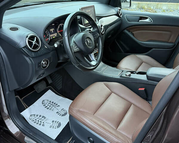 Коричневый Мерседес Б-класс, объемом двигателя 0 л и пробегом 99 тыс. км за 10450 $, фото 4 на Automoto.ua