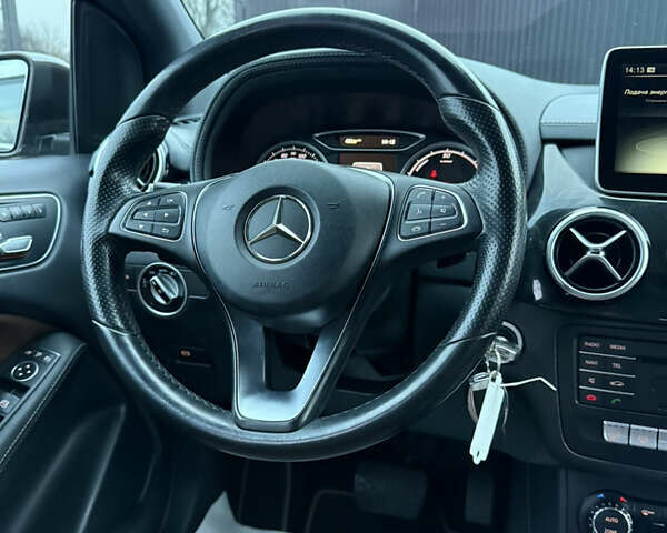 Коричневый Мерседес Б-класс, объемом двигателя 0 л и пробегом 99 тыс. км за 10450 $, фото 24 на Automoto.ua