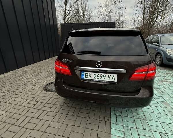 Коричневий Мерседес Б-клас, об'ємом двигуна 0 л та пробігом 99 тис. км за 11000 $, фото 6 на Automoto.ua