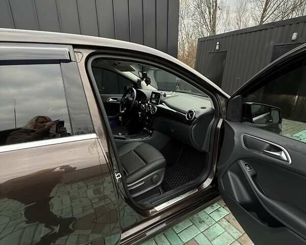 Коричневий Мерседес Б-клас, об'ємом двигуна 0 л та пробігом 99 тис. км за 11000 $, фото 3 на Automoto.ua