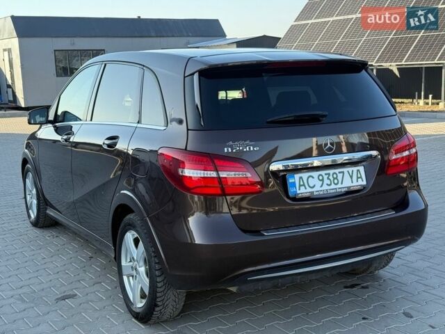 Коричневий Мерседес Б-клас, об'ємом двигуна 0 л та пробігом 100 тис. км за 11600 $, фото 19 на Automoto.ua