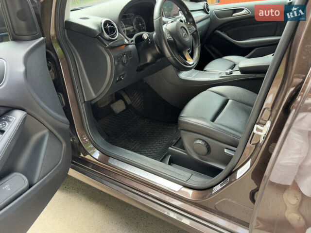 Коричневый Мерседес Б-класс, объемом двигателя 0 л и пробегом 115 тыс. км за 12100 $, фото 3 на Automoto.ua