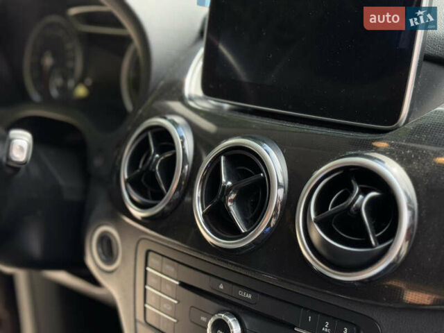 Коричневый Мерседес Б-класс, объемом двигателя 0 л и пробегом 115 тыс. км за 12100 $, фото 10 на Automoto.ua