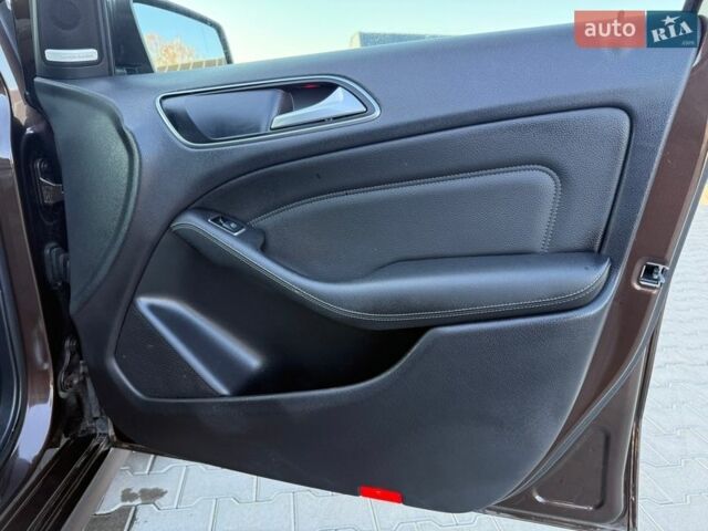 Коричневий Мерседес Б-клас, об'ємом двигуна 0 л та пробігом 100 тис. км за 11600 $, фото 28 на Automoto.ua