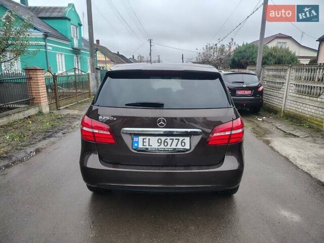 Коричневый Мерседес Б-класс, объемом двигателя 0 л и пробегом 81 тыс. км за 10300 $, фото 2 на Automoto.ua