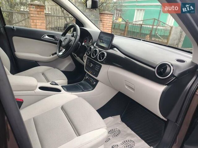Коричневый Мерседес Б-класс, объемом двигателя 0 л и пробегом 81 тыс. км за 10300 $, фото 12 на Automoto.ua