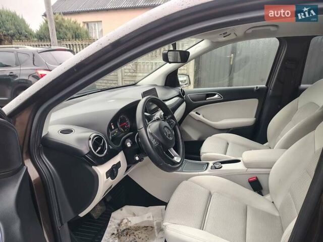 Коричневый Мерседес Б-класс, объемом двигателя 0 л и пробегом 81 тыс. км за 10300 $, фото 10 на Automoto.ua