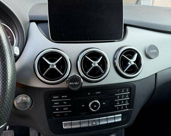 Коричневый Мерседес Б-класс, объемом двигателя 2.2 л и пробегом 189 тыс. км за 19000 $, фото 8 на Automoto.ua