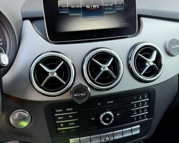 Коричневый Мерседес Б-класс, объемом двигателя 2.2 л и пробегом 189 тыс. км за 19000 $, фото 2 на Automoto.ua