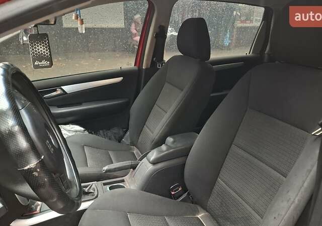 Красный Мерседес Б-класс, объемом двигателя 1.99 л и пробегом 312 тыс. км за 7300 $, фото 3 на Automoto.ua