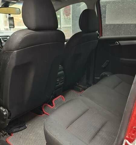 Красный Мерседес Б-класс, объемом двигателя 1.99 л и пробегом 312 тыс. км за 7300 $, фото 4 на Automoto.ua