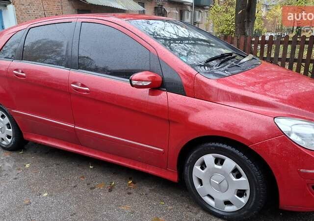 Красный Мерседес Б-класс, объемом двигателя 1.99 л и пробегом 312 тыс. км за 7300 $, фото 1 на Automoto.ua