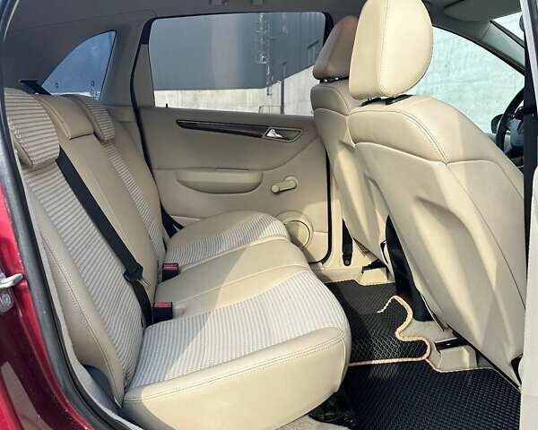 Красный Мерседес Б-класс, объемом двигателя 1.99 л и пробегом 250 тыс. км за 6300 $, фото 28 на Automoto.ua