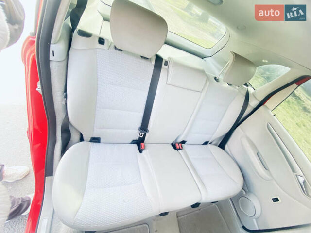 Красный Мерседес Б-класс, объемом двигателя 2 л и пробегом 201 тыс. км за 6850 $, фото 10 на Automoto.ua