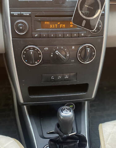 Красный Мерседес Б-класс, объемом двигателя 2 л и пробегом 201 тыс. км за 6850 $, фото 15 на Automoto.ua