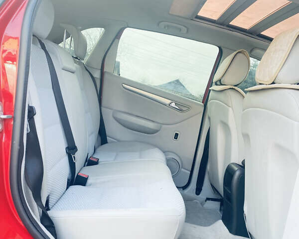 Красный Мерседес Б-класс, объемом двигателя 2 л и пробегом 201 тыс. км за 6850 $, фото 13 на Automoto.ua