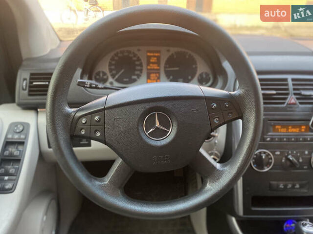 Красный Мерседес Б-класс, объемом двигателя 2 л и пробегом 201 тыс. км за 6850 $, фото 14 на Automoto.ua