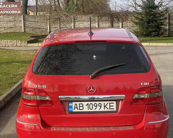 Красный Мерседес Б-класс, объемом двигателя 2 л и пробегом 201 тыс. км за 6850 $, фото 3 на Automoto.ua