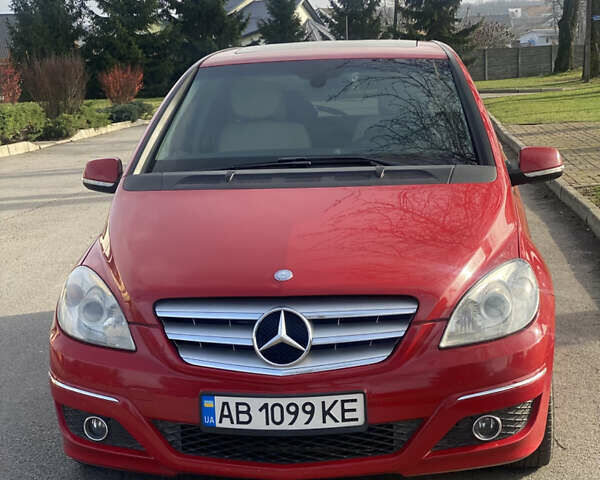 Красный Мерседес Б-класс, объемом двигателя 2 л и пробегом 201 тыс. км за 6850 $, фото 1 на Automoto.ua