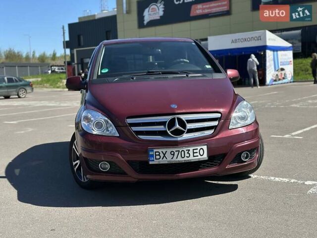 Червоний Мерседес Б-клас, об'ємом двигуна 2 л та пробігом 186 тис. км за 7400 $, фото 1 на Automoto.ua