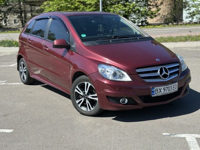 Червоний Мерседес Б-клас, об'ємом двигуна 2 л та пробігом 186 тис. км за 7400 $, фото 9 на Automoto.ua