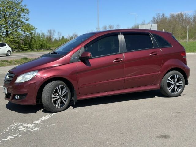 Червоний Мерседес Б-клас, об'ємом двигуна 2 л та пробігом 186 тис. км за 7400 $, фото 1 на Automoto.ua