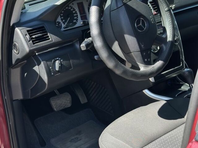 Червоний Мерседес Б-клас, об'ємом двигуна 2 л та пробігом 186 тис. км за 7400 $, фото 4 на Automoto.ua