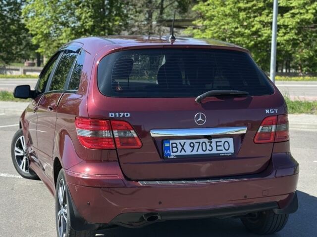 Червоний Мерседес Б-клас, об'ємом двигуна 2 л та пробігом 186 тис. км за 7400 $, фото 2 на Automoto.ua