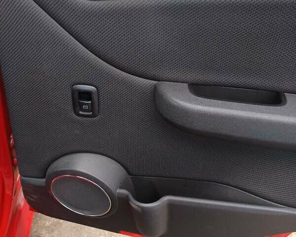 Красный Мерседес Б-класс, объемом двигателя 1.7 л и пробегом 165 тыс. км за 7200 $, фото 12 на Automoto.ua