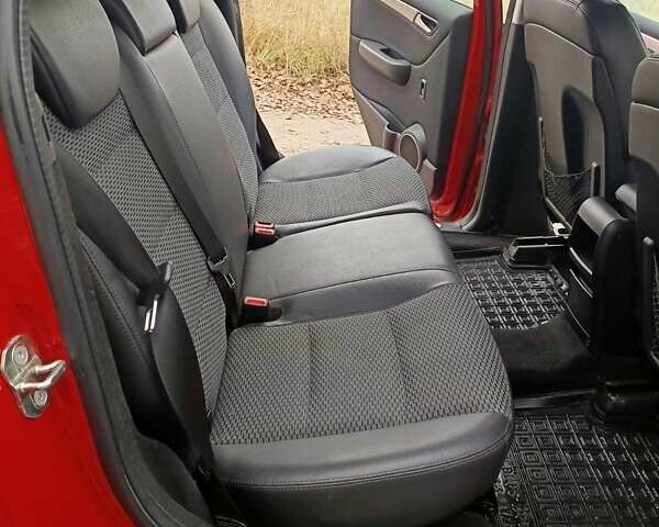 Красный Мерседес Б-класс, объемом двигателя 1.7 л и пробегом 165 тыс. км за 7200 $, фото 11 на Automoto.ua