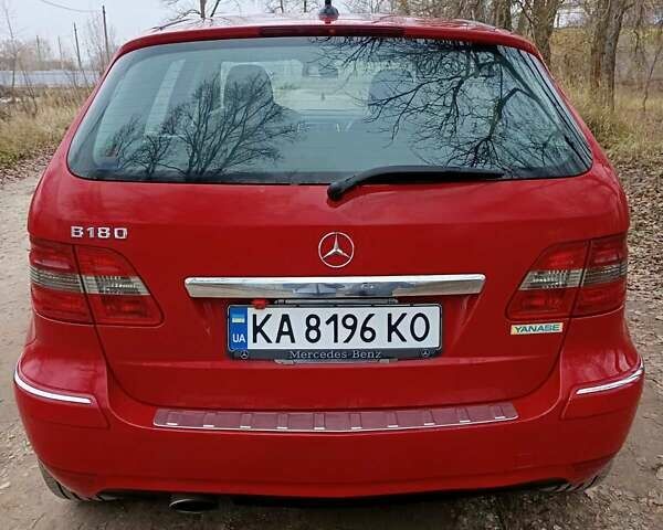 Красный Мерседес Б-класс, объемом двигателя 1.7 л и пробегом 165 тыс. км за 7200 $, фото 3 на Automoto.ua