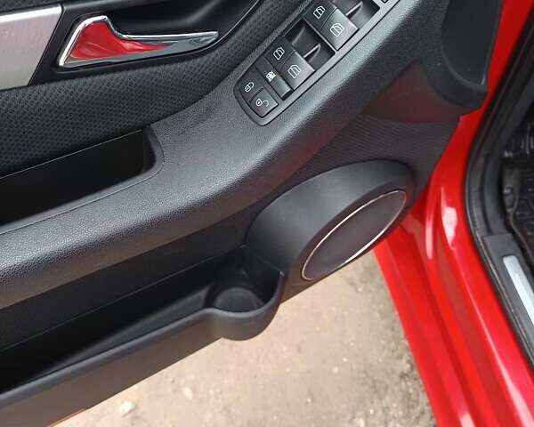 Красный Мерседес Б-класс, объемом двигателя 1.7 л и пробегом 165 тыс. км за 7200 $, фото 10 на Automoto.ua