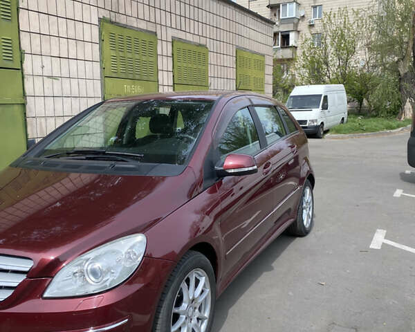 Красный Мерседес Б-класс, объемом двигателя 1.7 л и пробегом 84 тыс. км за 8350 $, фото 7 на Automoto.ua