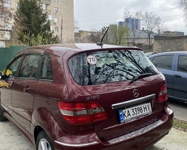 Красный Мерседес Б-класс, объемом двигателя 1.7 л и пробегом 84 тыс. км за 8350 $, фото 13 на Automoto.ua