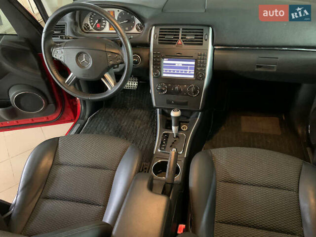 Красный Мерседес Б-класс, объемом двигателя 1.7 л и пробегом 79 тыс. км за 8000 $, фото 17 на Automoto.ua