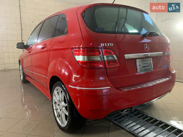 Красный Мерседес Б-класс, объемом двигателя 1.7 л и пробегом 79 тыс. км за 8000 $, фото 8 на Automoto.ua