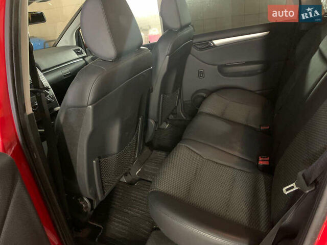 Красный Мерседес Б-класс, объемом двигателя 1.7 л и пробегом 79 тыс. км за 8000 $, фото 20 на Automoto.ua