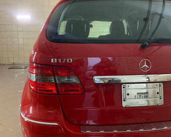 Красный Мерседес Б-класс, объемом двигателя 1.7 л и пробегом 79 тыс. км за 8000 $, фото 12 на Automoto.ua