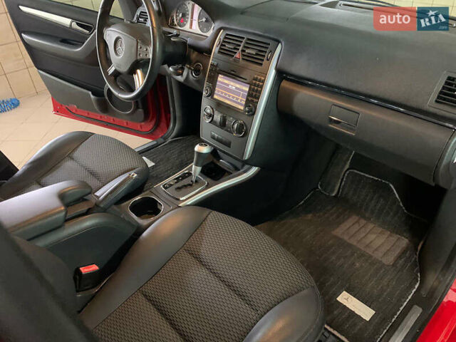 Красный Мерседес Б-класс, объемом двигателя 1.7 л и пробегом 79 тыс. км за 8000 $, фото 22 на Automoto.ua