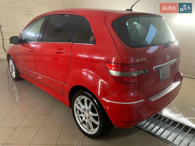 Красный Мерседес Б-класс, объемом двигателя 1.7 л и пробегом 79 тыс. км за 8000 $, фото 5 на Automoto.ua