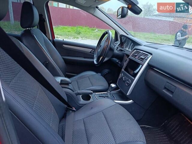 Мерседес Б-класс 2011 в Броварах на Automoto.ua Красный Мерседес Б-класс, объемом двигателя 1.7 л и пробегом 120 тыс. км за 7500 $, фото 3 на Automoto.ua