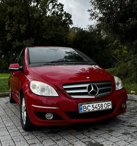 Красный Мерседес Б-класс, объемом двигателя 1.7 л и пробегом 89 тыс. км за 8000 $, фото 1 на Automoto.ua