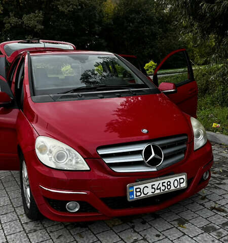 Красный Мерседес Б-класс, объемом двигателя 1.7 л и пробегом 89 тыс. км за 8000 $, фото 2 на Automoto.ua