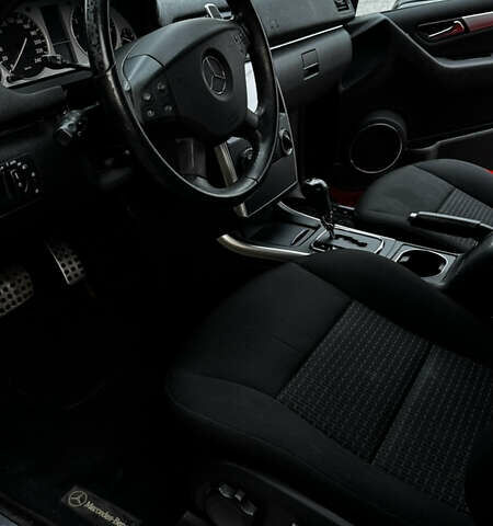 Красный Мерседес Б-класс, объемом двигателя 1.7 л и пробегом 89 тыс. км за 8000 $, фото 9 на Automoto.ua