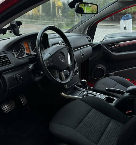 Красный Мерседес Б-класс, объемом двигателя 1.7 л и пробегом 89 тыс. км за 8000 $, фото 8 на Automoto.ua