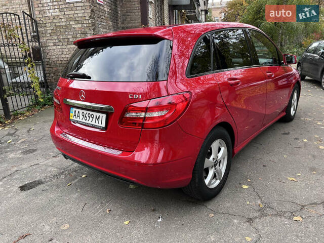 Красный Мерседес Б-класс, объемом двигателя 1.8 л и пробегом 130 тыс. км за 10999 $, фото 28 на Automoto.ua