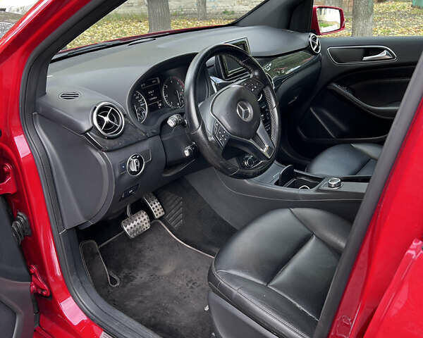 Красный Мерседес Б-класс, объемом двигателя 1.8 л и пробегом 130 тыс. км за 10999 $, фото 15 на Automoto.ua