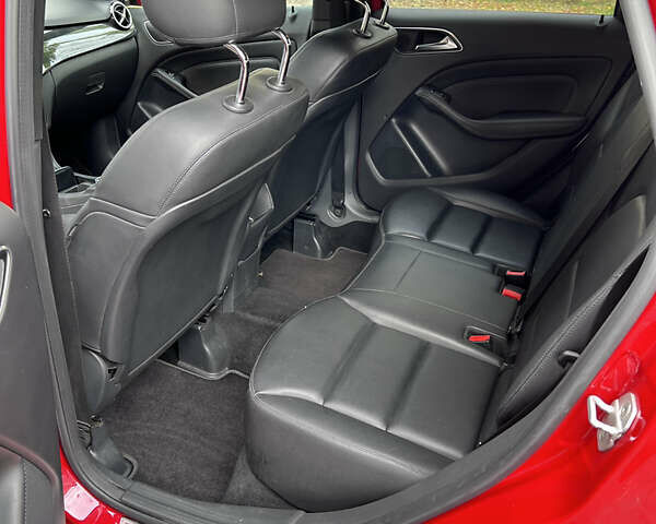 Красный Мерседес Б-класс, объемом двигателя 1.8 л и пробегом 130 тыс. км за 10999 $, фото 16 на Automoto.ua