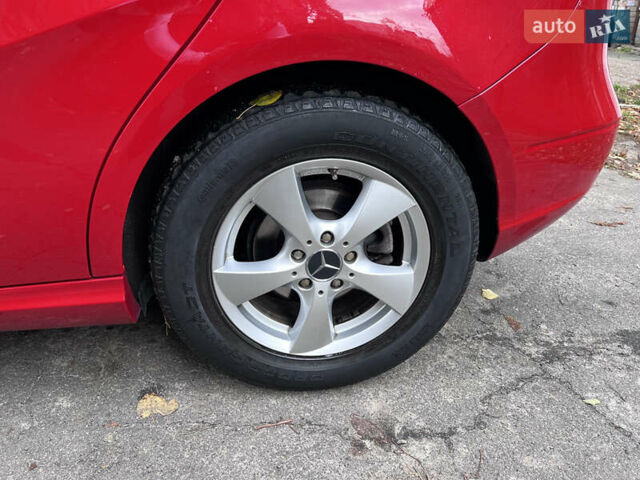 Красный Мерседес Б-класс, объемом двигателя 1.8 л и пробегом 130 тыс. км за 10999 $, фото 27 на Automoto.ua