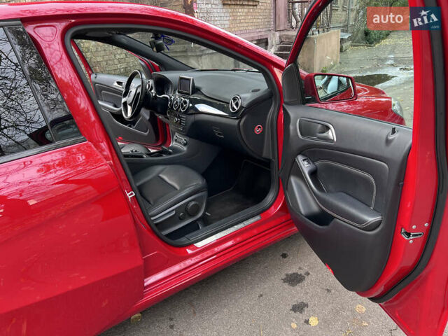 Красный Мерседес Б-класс, объемом двигателя 1.8 л и пробегом 130 тыс. км за 10999 $, фото 10 на Automoto.ua